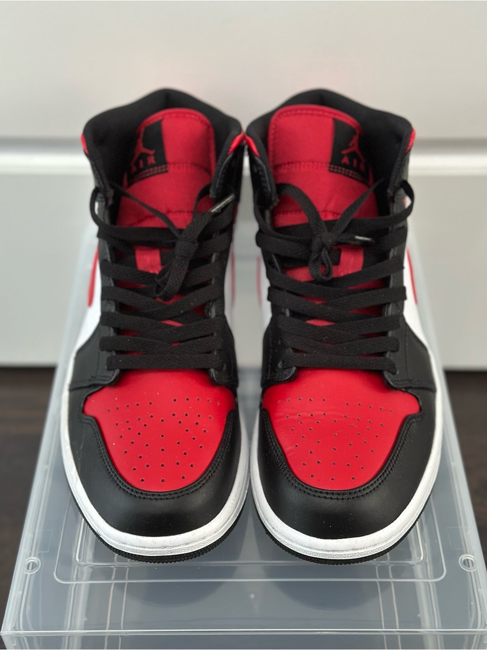 Jordan 1s Mid Size 10.5